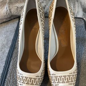 Tory Burch Tan and Cream Patterned Heels